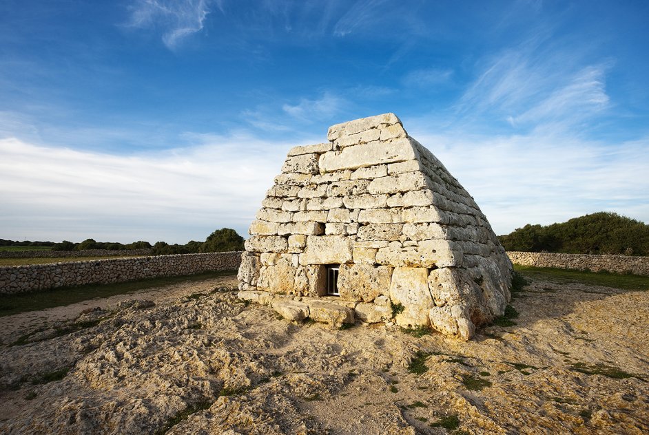 Es Tudons naveta,minorque