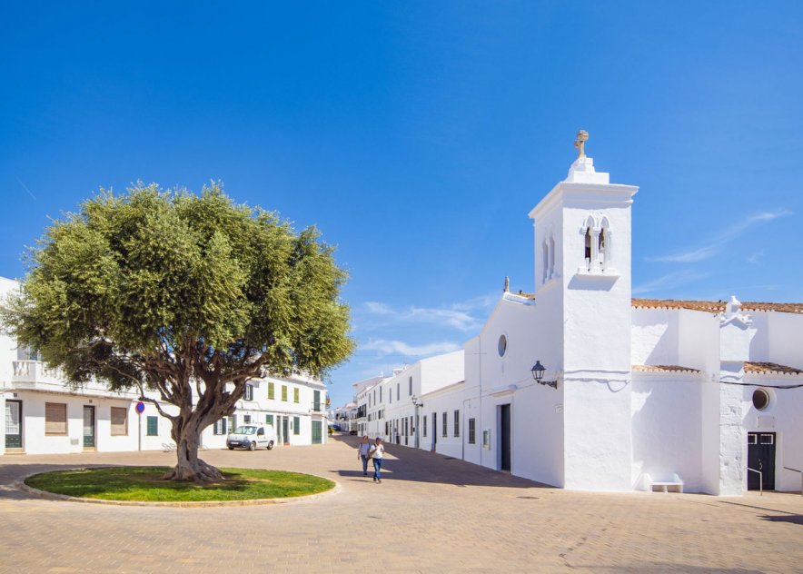 Plaça de l’Església Fornells,minorque