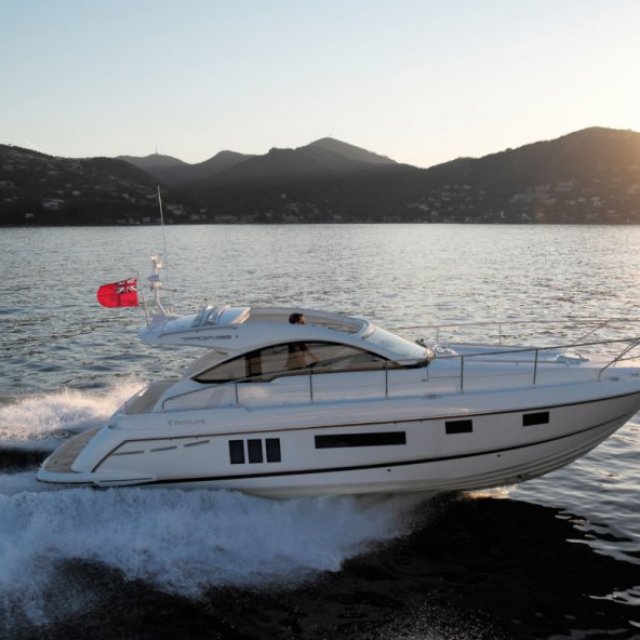 Fairline - Charter