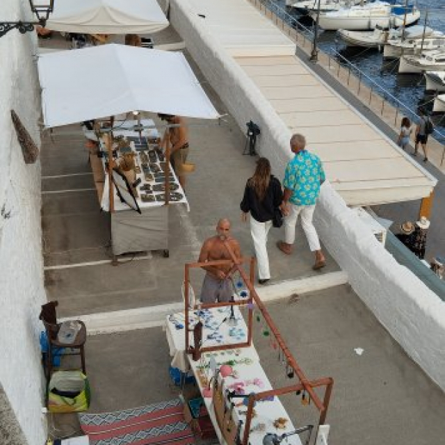 Es Castell artisan night market