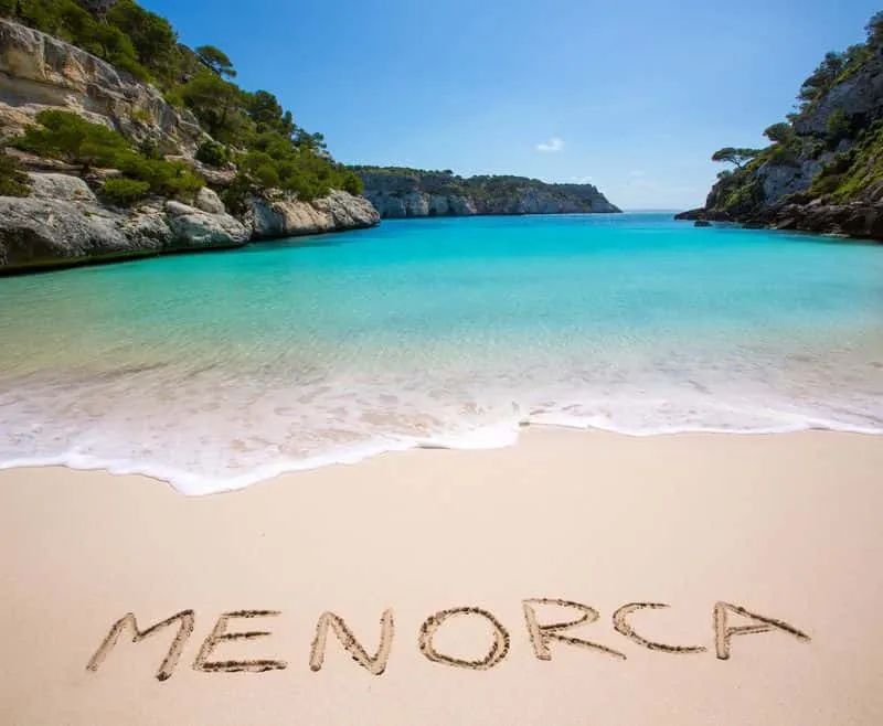Les plus belles plages de Minorque en bus