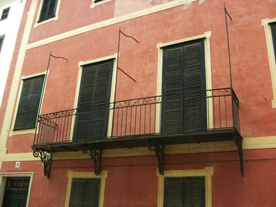 Mahon 'Balcony Bonanza'